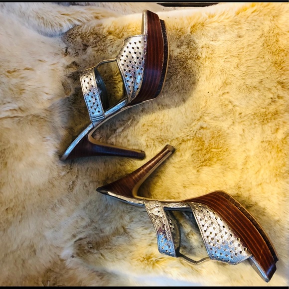 Guess Platform Silver Leather Heels Sz 9 - Picture 2 of 5